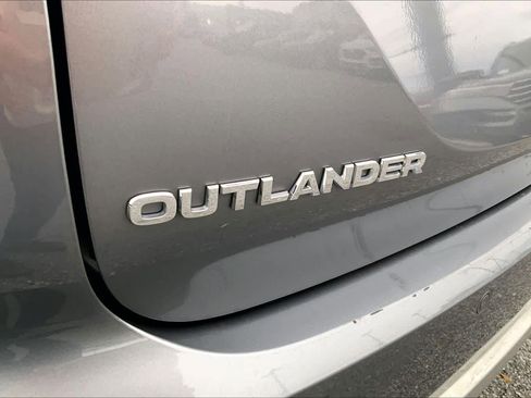 Used 2024 Mitsubishi Outlander SE image 29