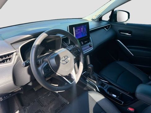 Used 2023 Toyota Corolla Cross XLE w/ Convenience Package FWD image 9