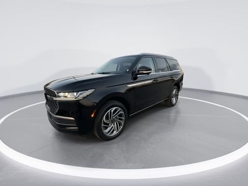 New 2025 Lincoln Navigator Reserve image 4