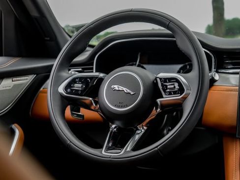 Used 2026 Jaguar F-PACE R-Dynamic S AWD/4WD image 20