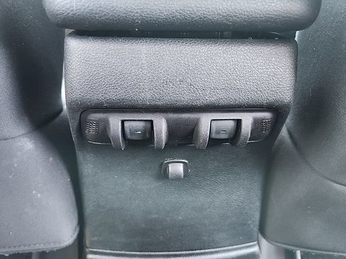 Used 2018 Jeep Wrangler Unlimited Sahara w/ Connectivity Group AWD/4WD image 25