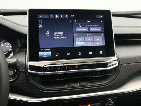 Used 2025 Jeep Compass Trailhawk w/ Trailer Tow Group image 16