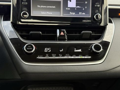 Used 2021 Toyota Corolla LE image 17