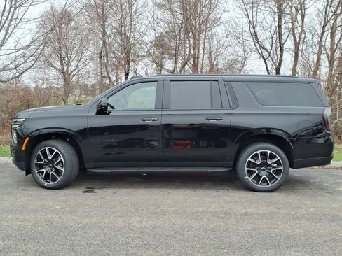 New 2026 Chevrolet Suburban RST w/ Comfort Package AWD/4WD image 3