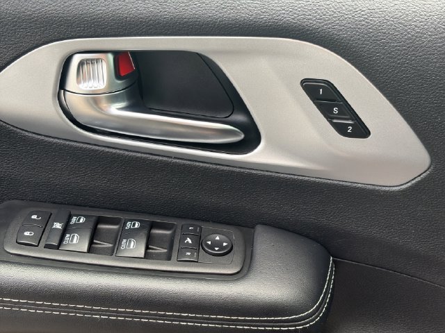 Used 2025 Chrysler Pacifica Limited FWD image 14