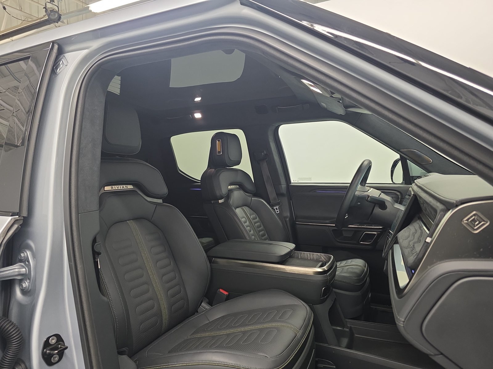 Used 2022 Rivian R1T Adventure AWD/4WD image 23