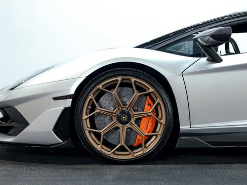Used 2021 Lamborghini Aventador SVJ image 8