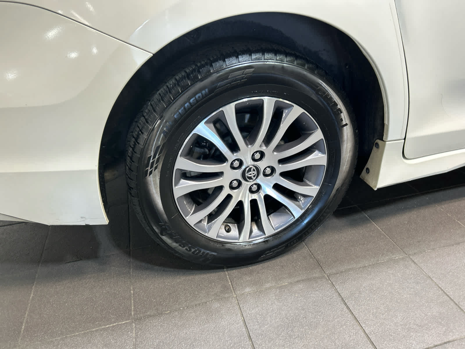 Used 2019 Toyota Sienna XLE FWD image 9