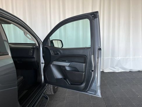 Used 2022 Chevrolet Colorado LT w/ Redline Special Edition AWD/4WD image 17