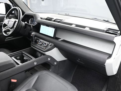 Used 2023 Land Rover Defender 90 S image 9