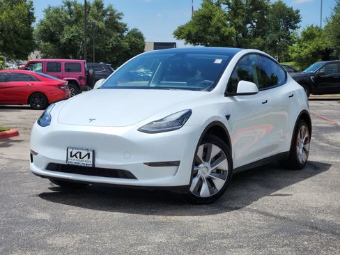 Used 2023 Tesla Model Y Long Range AWD/4WD image 1