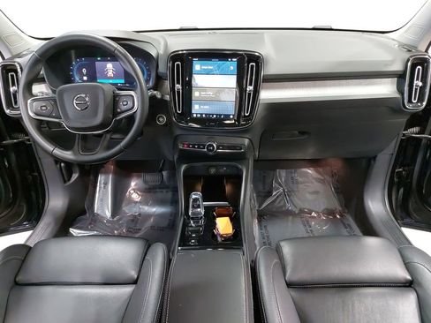 Used 2024 Volvo XC40 B5 Plus w/ Climate Package image 9