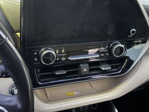 Used 2023 Toyota Highlander Limited image 13