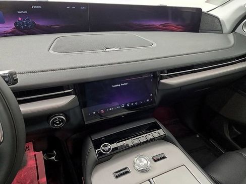 New 2025 Lincoln Navigator L Reserve AWD/4WD image 17