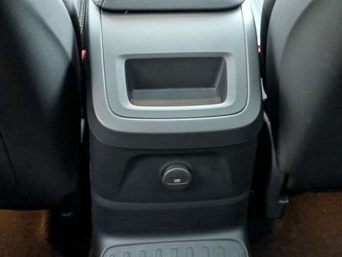 Certified 2024 Volvo XC60 T8 Ultimate w/ Protection Package Premier image 28