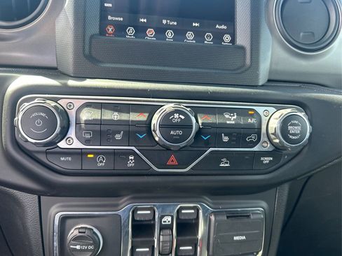 Used 2021 Jeep Gladiator Sport image 27