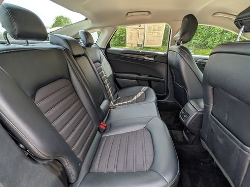 Used 2018 Ford Fusion SE w/ Equipment Group 201A image 25