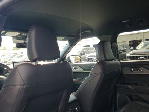 Certified 2025 Ford Explorer ST image 14