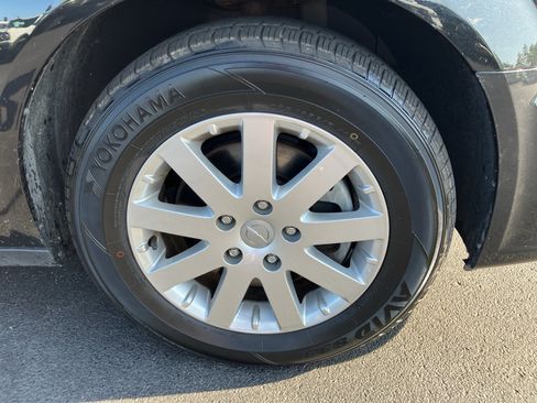Used 2016 Chrysler Town & Country Touring FWD image 10