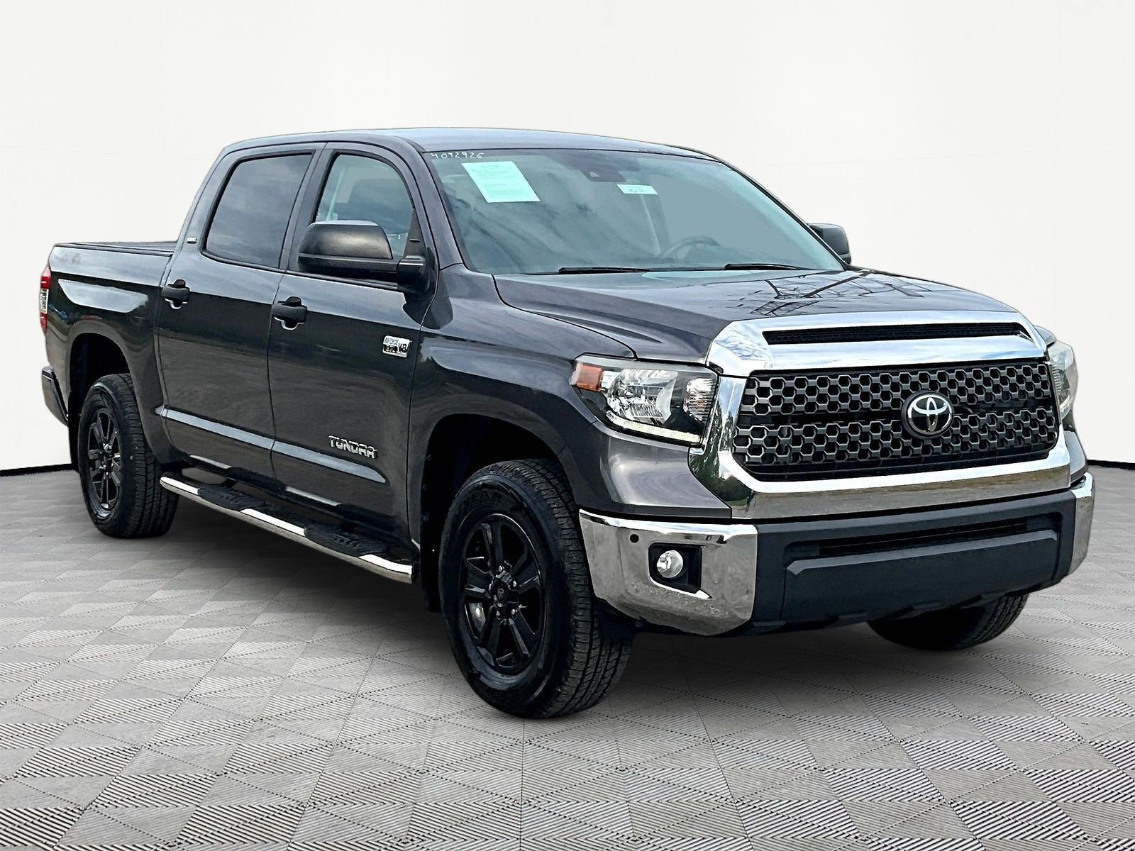 Used 2020 Toyota Tundra SR5 w/ SR5 Convenience Package AWD/4WD image 3