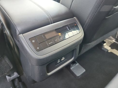 Used 2023 Nissan Pathfinder SL AWD/4WD image 15