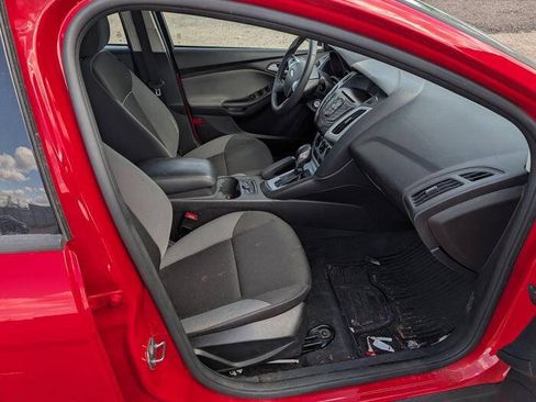 Used 2014 Ford Focus SE w/ SE Winter Package FWD image 29