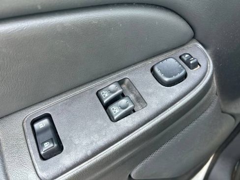 Used 2004 Chevrolet Silverado 1500 LS RWD image 12