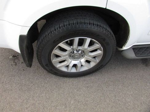 Used 2010 Nissan Pathfinder LE image 33