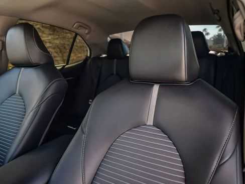 Used 2024 Toyota Camry SE image 17