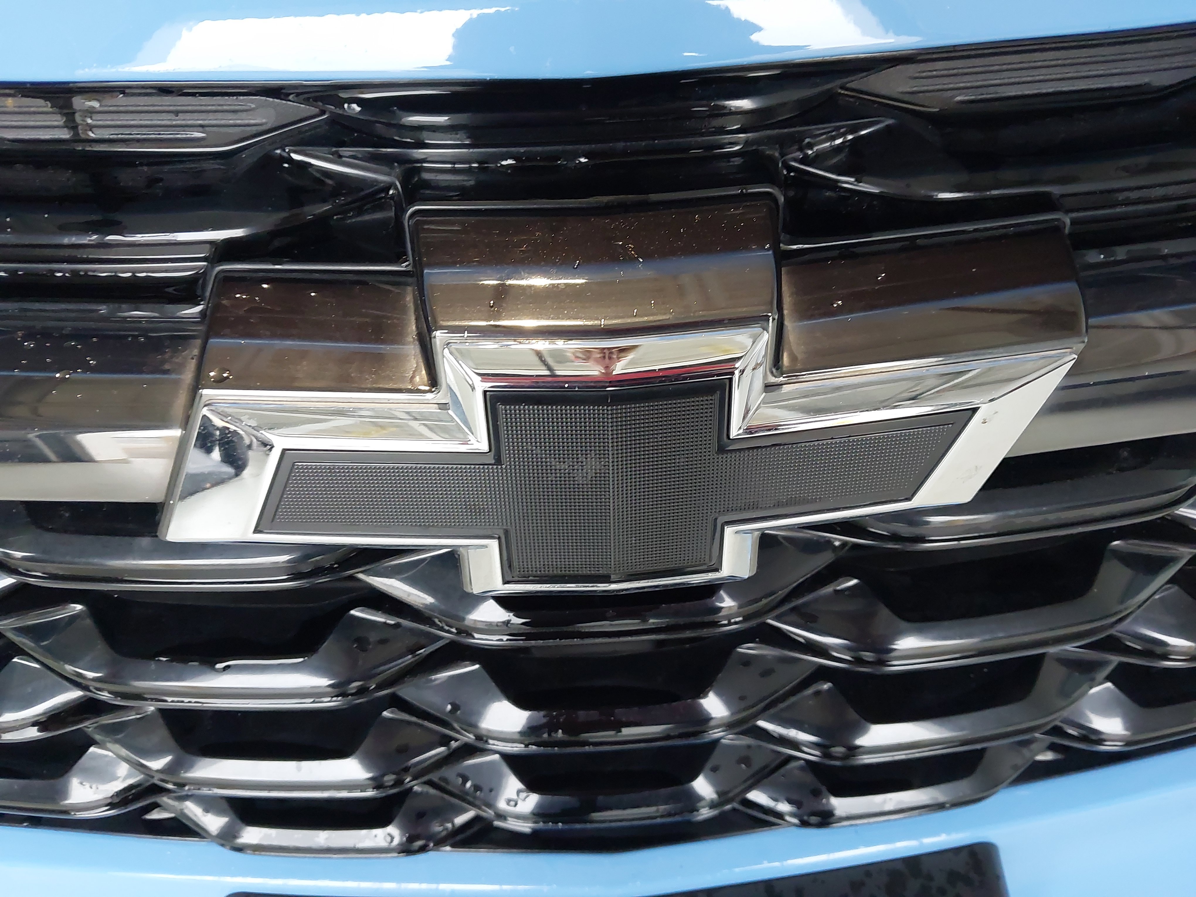 Used 2024 Chevrolet Trax RS w/ Sunroof Package FWD image 32