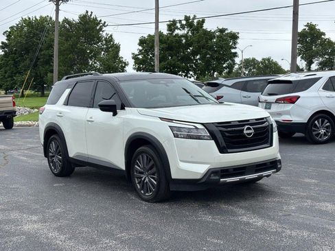 Used 2024 Nissan Pathfinder SL w/ SL Premium Package AWD/4WD image 7