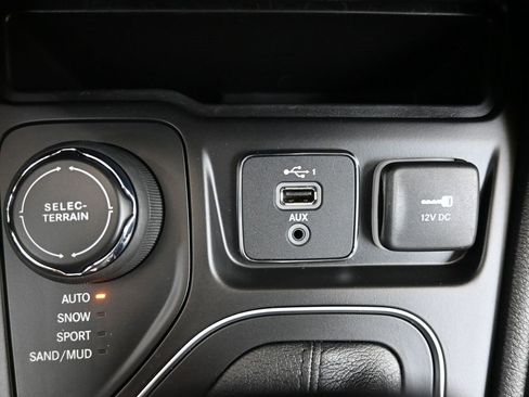 Used 2021 Jeep Cherokee Latitude Lux 80th Anniv w/ Quick Order Package 26U 80TH image 34