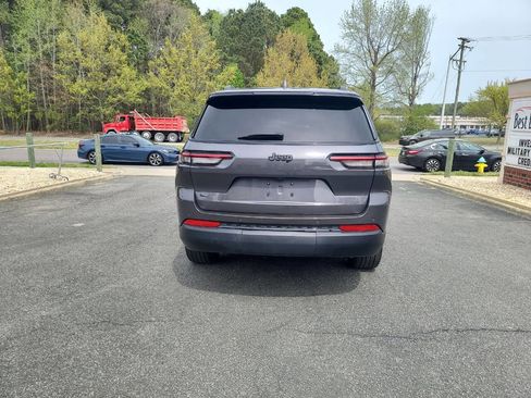 Used 2023 Jeep Grand Cherokee L Laredo image 6