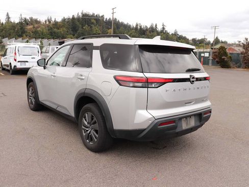Used 2024 Nissan Pathfinder SV AWD/4WD image 7