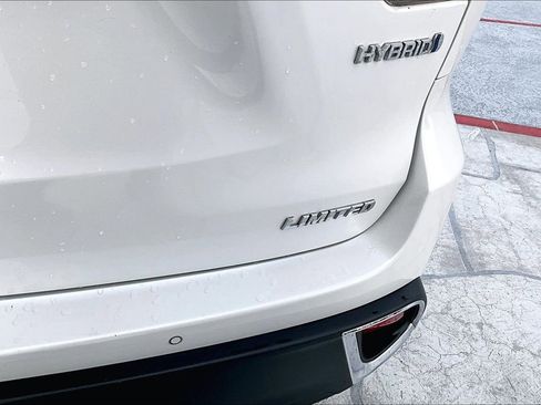 Certified 2018 Toyota Highlander Limited Platinum image 24