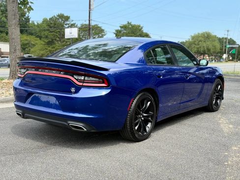 Used 2018 Dodge Charger SXT w/ Blacktop Package RWD image 6