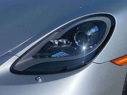 Used 2018 Porsche 718 Boxster image 19