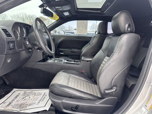 Used 2010 Dodge Challenger SE image 9