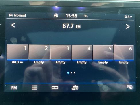 Used 2020 Volkswagen Tiguan SE w/ Panoramic Sunroof Package image 22