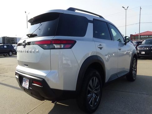 Used 2025 Nissan Pathfinder SV FWD image 6
