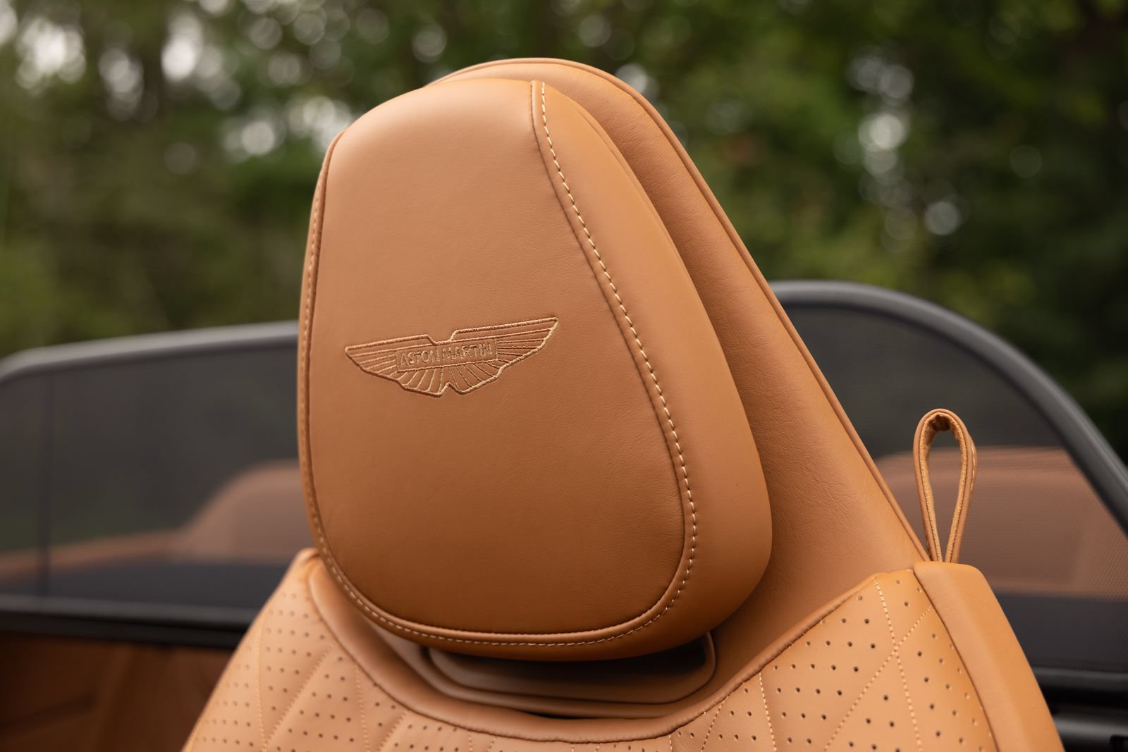 Used 2024 Aston Martin DB12 Convertible RWD image 45