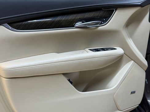 Used 2019 Cadillac XT5 FWD image 13