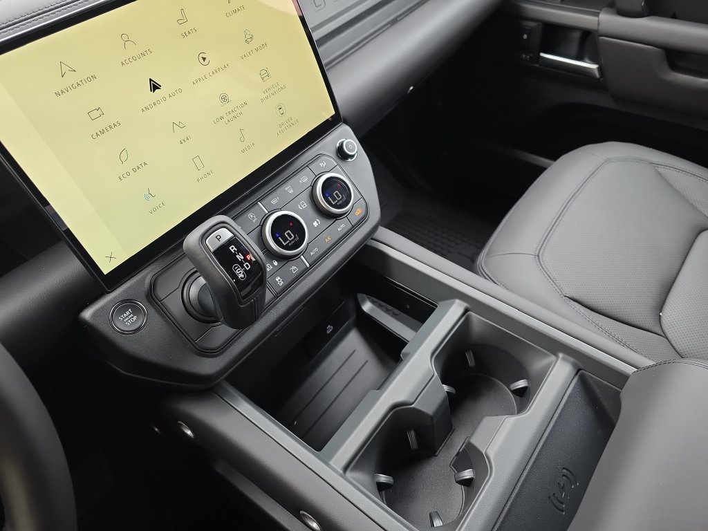 New 2026 Land Rover Defender 110 X-Dynamic SE AWD/4WD image 18
