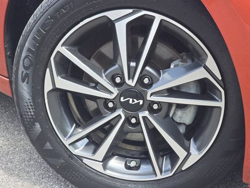Used 2023 Kia Forte LXS w/ LXS Technology Package FWD image 7