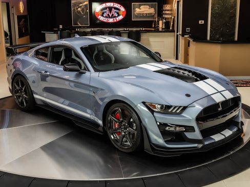 Used 2022 Ford Mustang Shelby GT500 w/ Carbon Fiber Track Pack RWD image 10