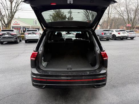 Used 2022 Volkswagen Tiguan SE R-Line image 28