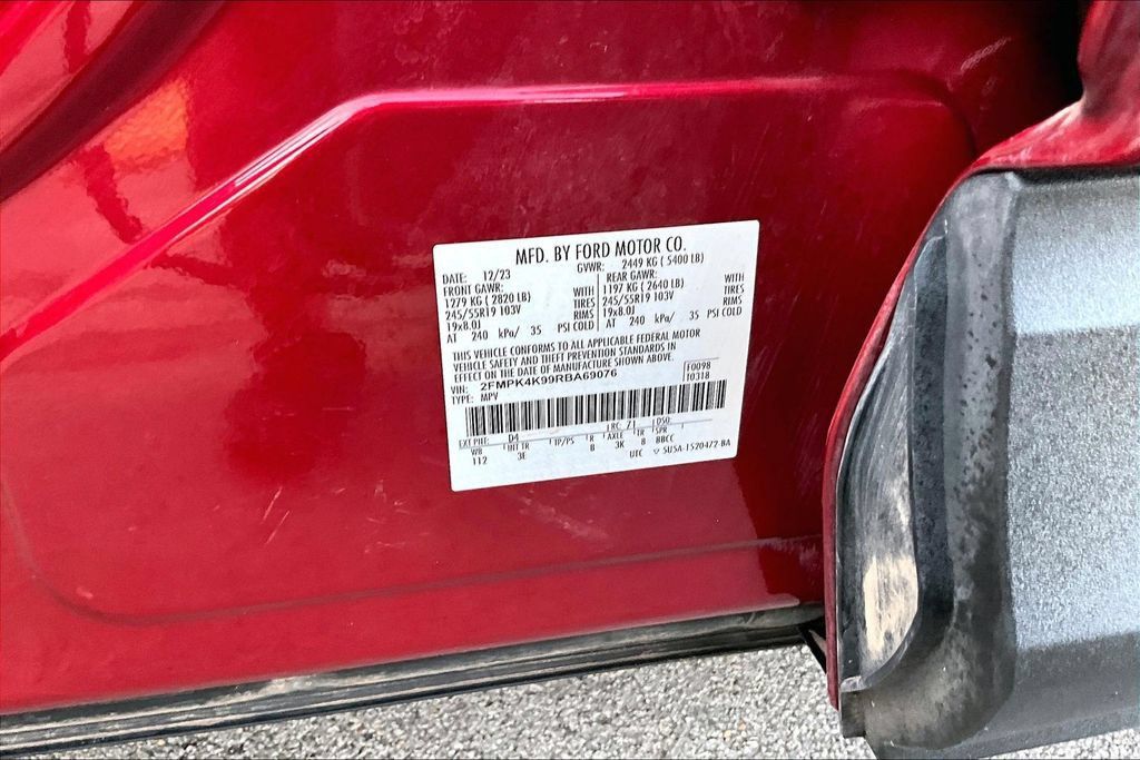 Used 2024 Ford Edge Titanium AWD/4WD image 17