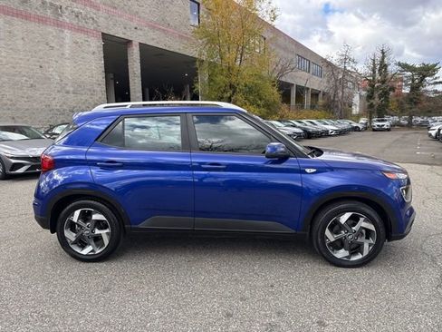 Used 2022 Hyundai Venue SEL image 15