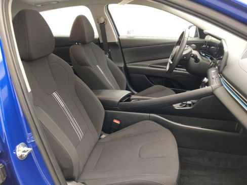 Used 2025 Hyundai Elantra SEL FWD image 21