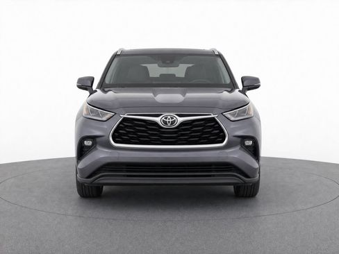 Used 2023 Toyota Highlander XLE AWD/4WD image 5